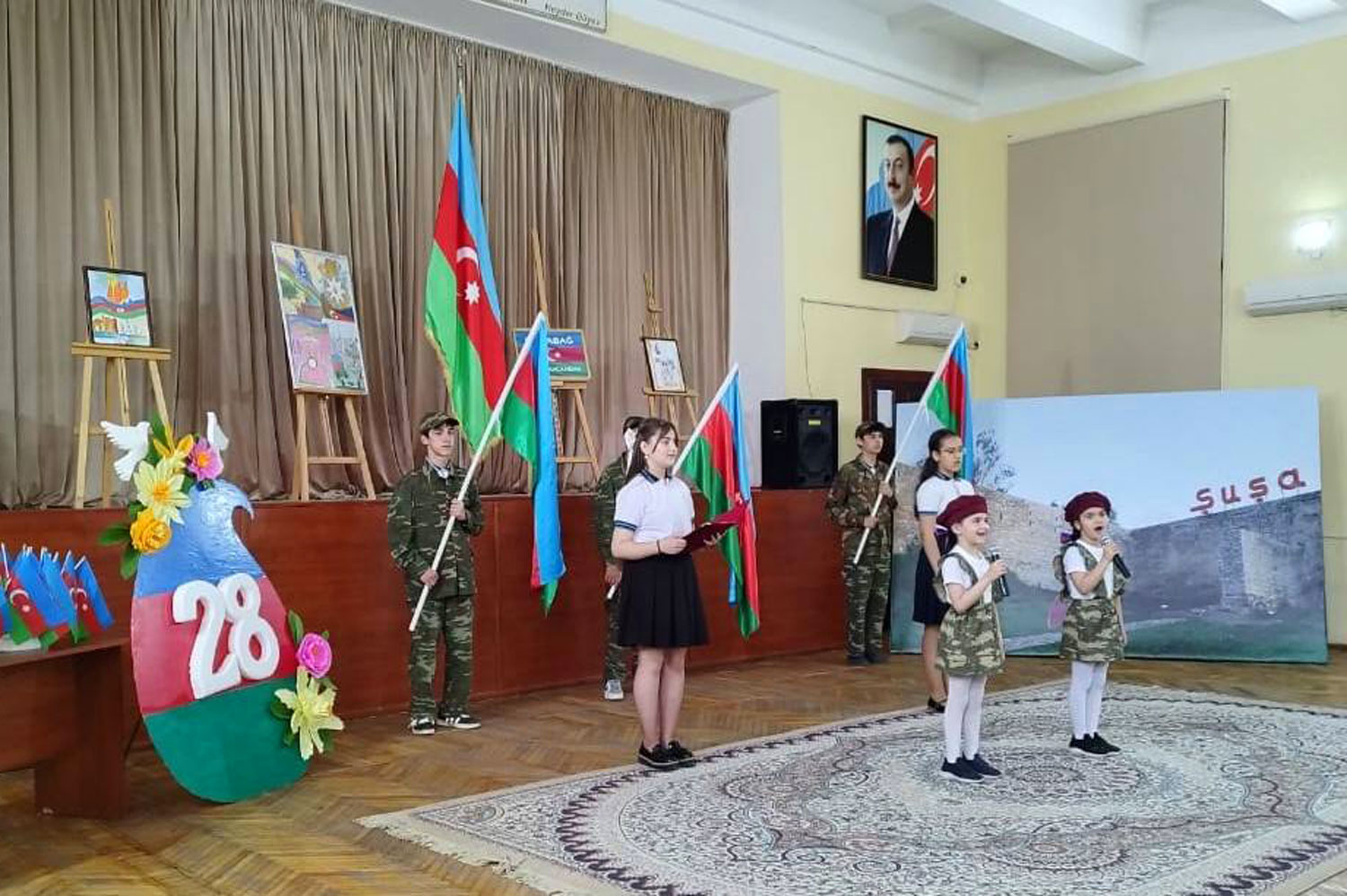 Təhsil müəssisələrində Müstəqillik Günü qeyd olunub