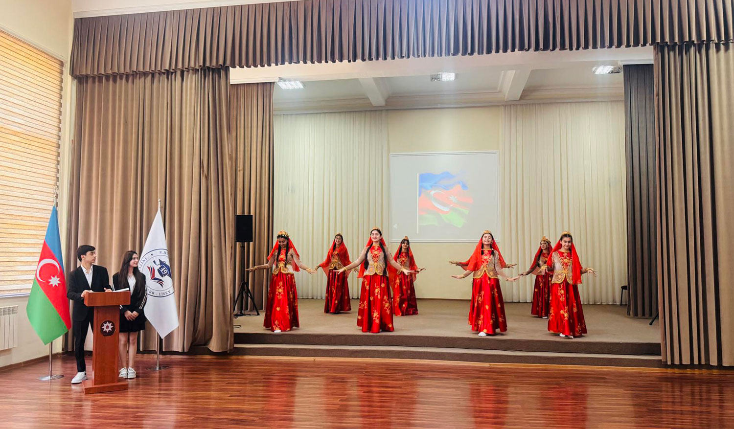 Təhsil müəssisələrində Müstəqillik Günü qeyd olunub