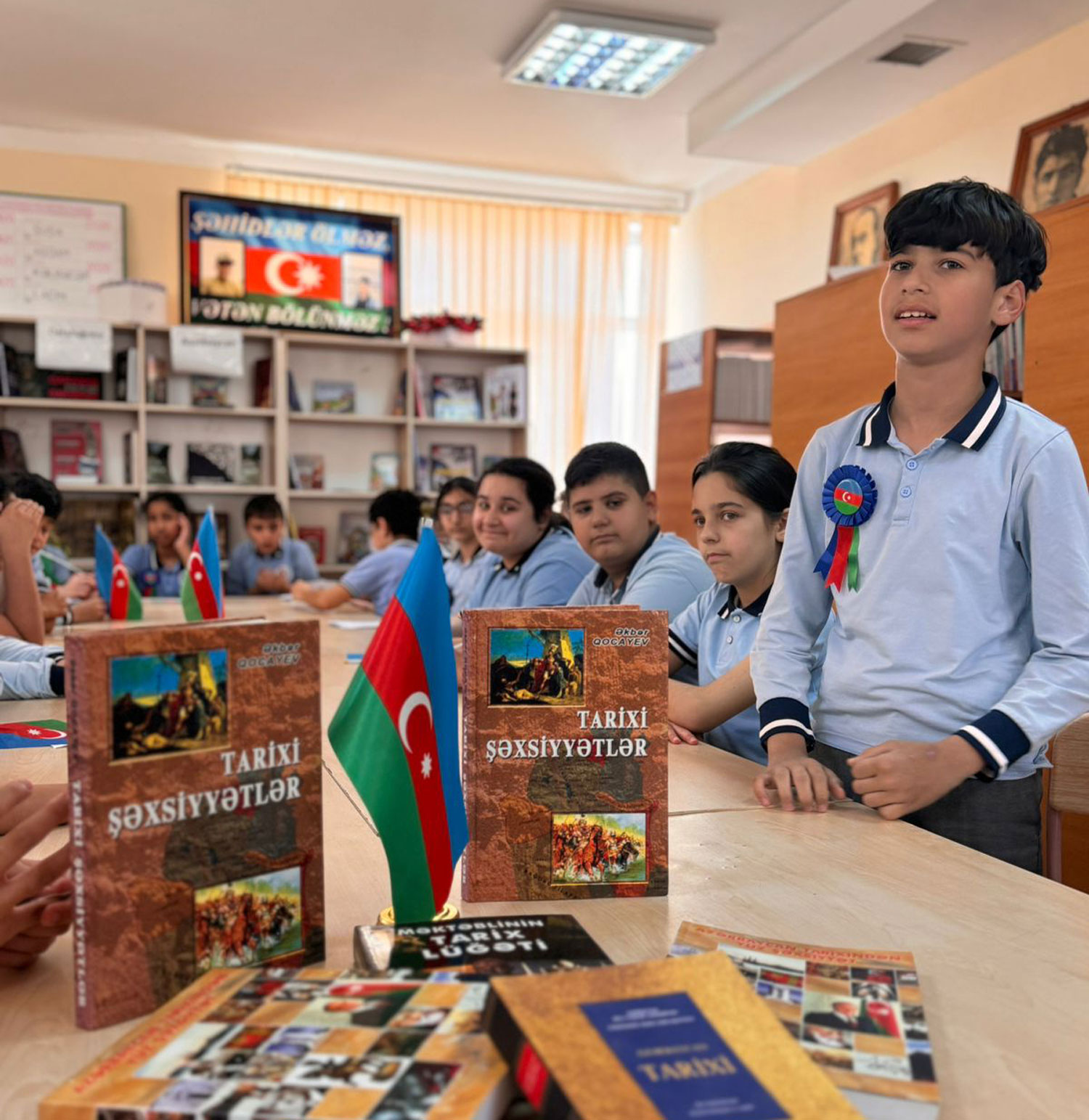 Təhsil müəssisələrində Müstəqillik Günü qeyd olunub