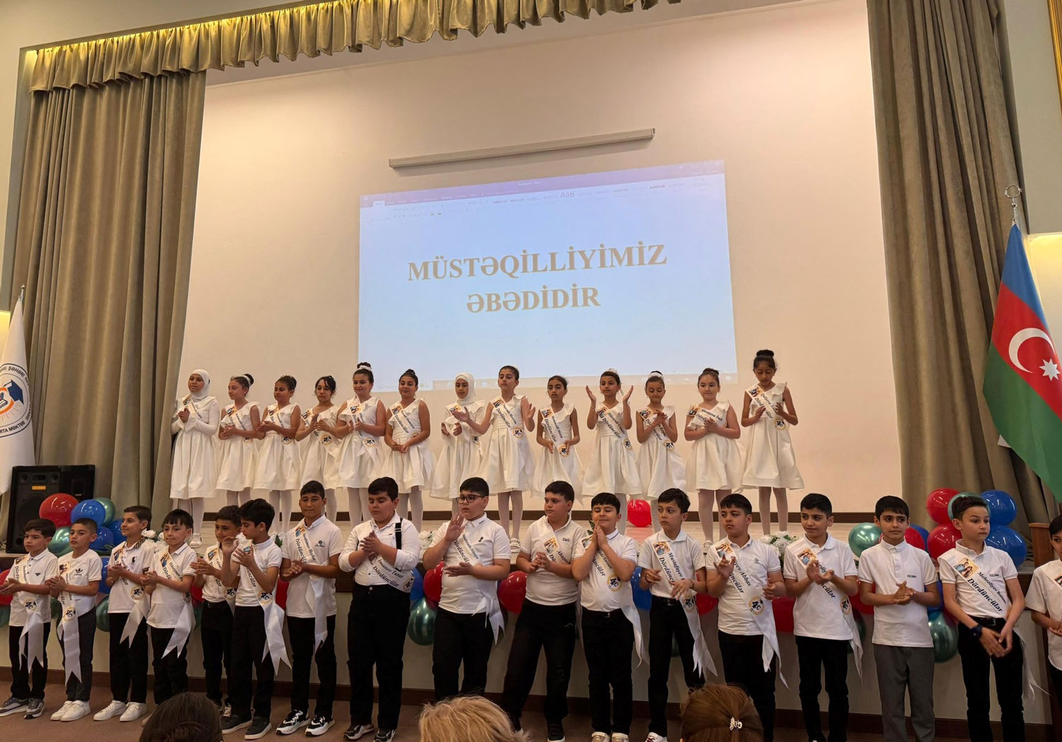 Təhsil müəssisələrində Müstəqillik Günü qeyd olunub