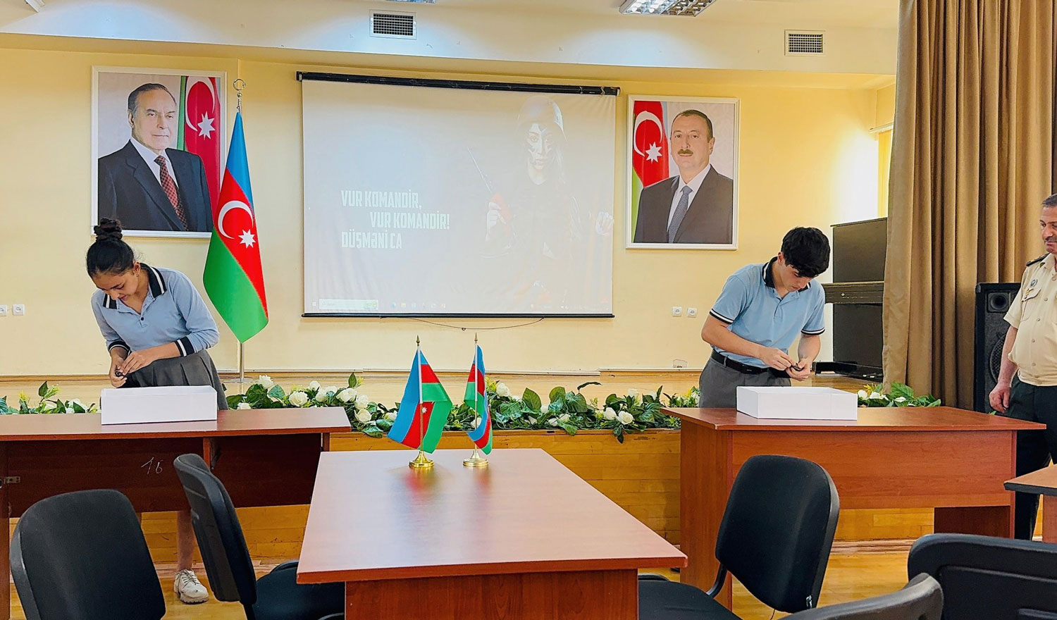 Təhsil müəssisələrində Müstəqillik Günü qeyd olunub