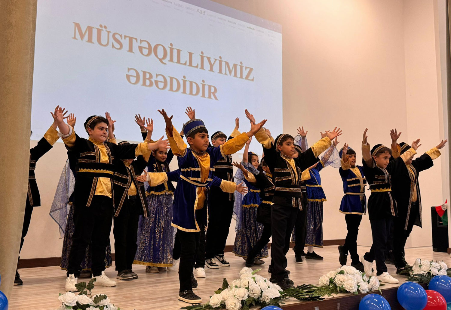 Təhsil müəssisələrində Müstəqillik Günü qeyd olunub