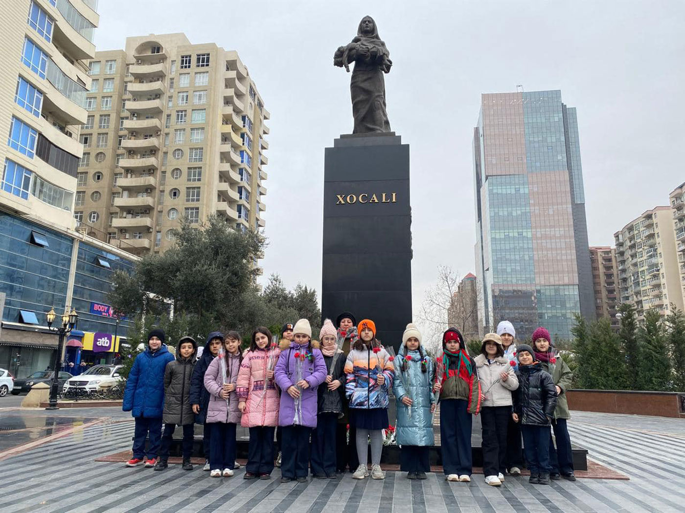 Təhsil müəssisələrində Xocalı qurbanları yad edilib 