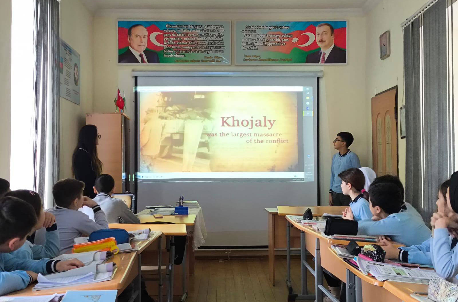 Təhsil müəssisələrində Xocalı qurbanları yad edilib