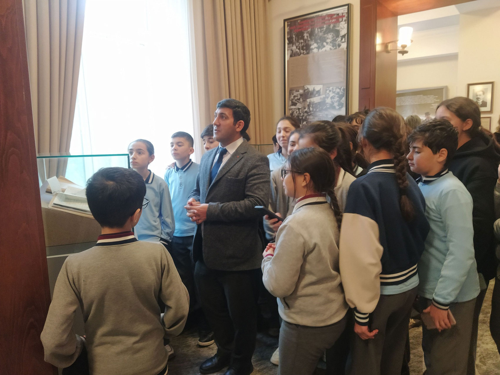 Təhsil müəssisələrində Xocalı qurbanları yad edilib