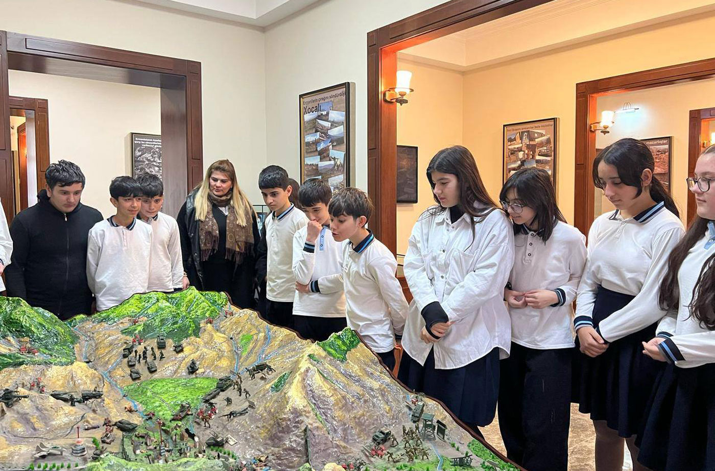 Təhsil müəssisələrində Xocalı qurbanları yad edilib