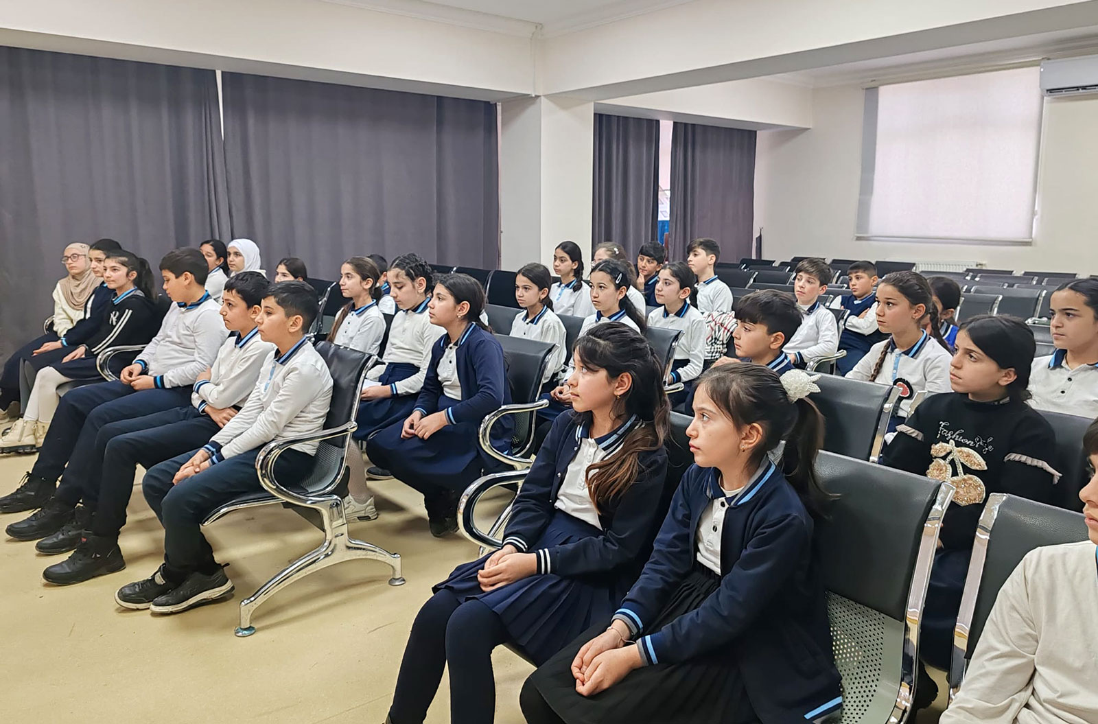 Təhsil müəssisələrində Xocalı qurbanları yad edilib