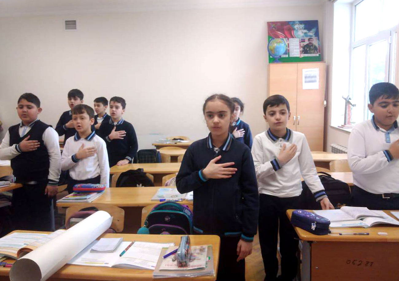 Təhsil müəssisələrində Xocalı qurbanları yad edilib