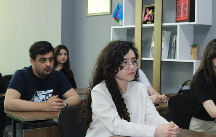 Təhsil Tələbə Krediti Fondu könüllüləri təltif olunub