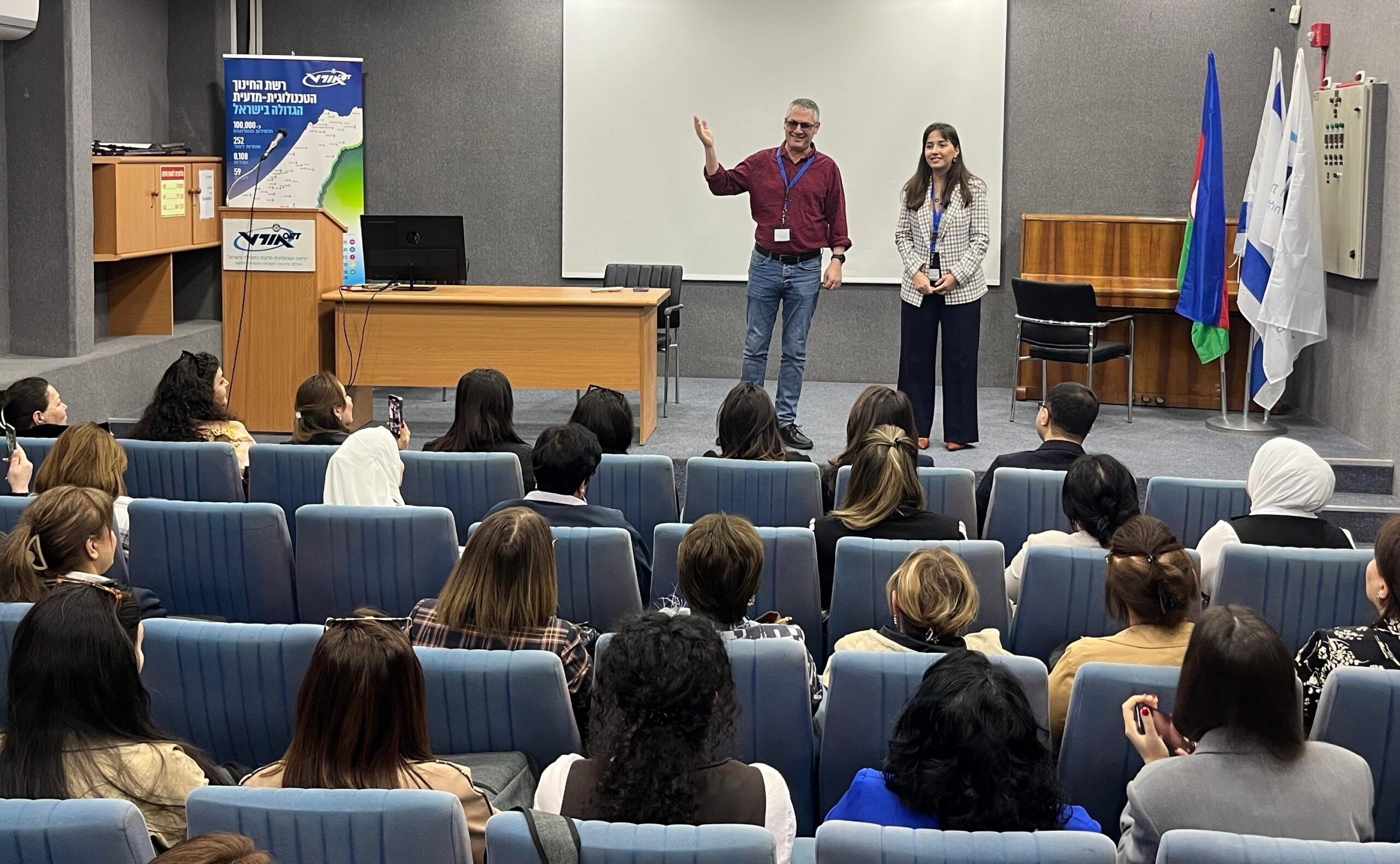 “Təhsildə liderlik” mövzusunda təlimlər davam edir 