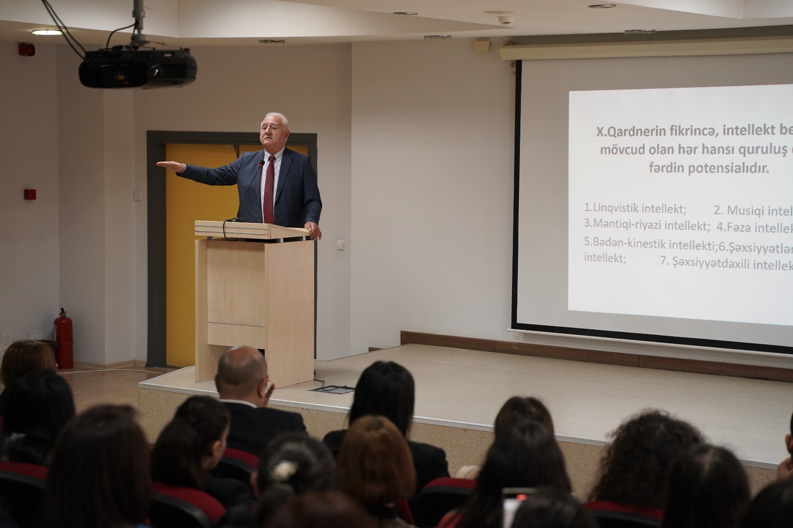 "Təhsildə yeni çağırışlar və müasir həllər" mövzusunda təlim keçirilib