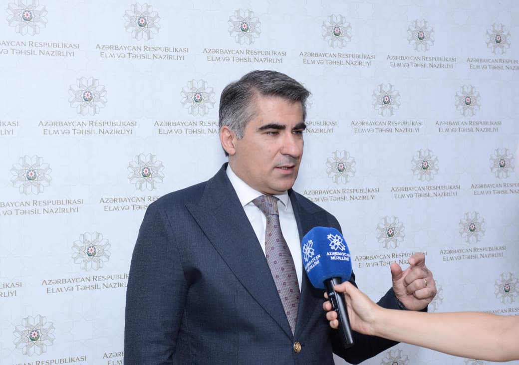 Tələbə ayda 550 manat təqaüd ala bilər – Nazirin müşaviri  