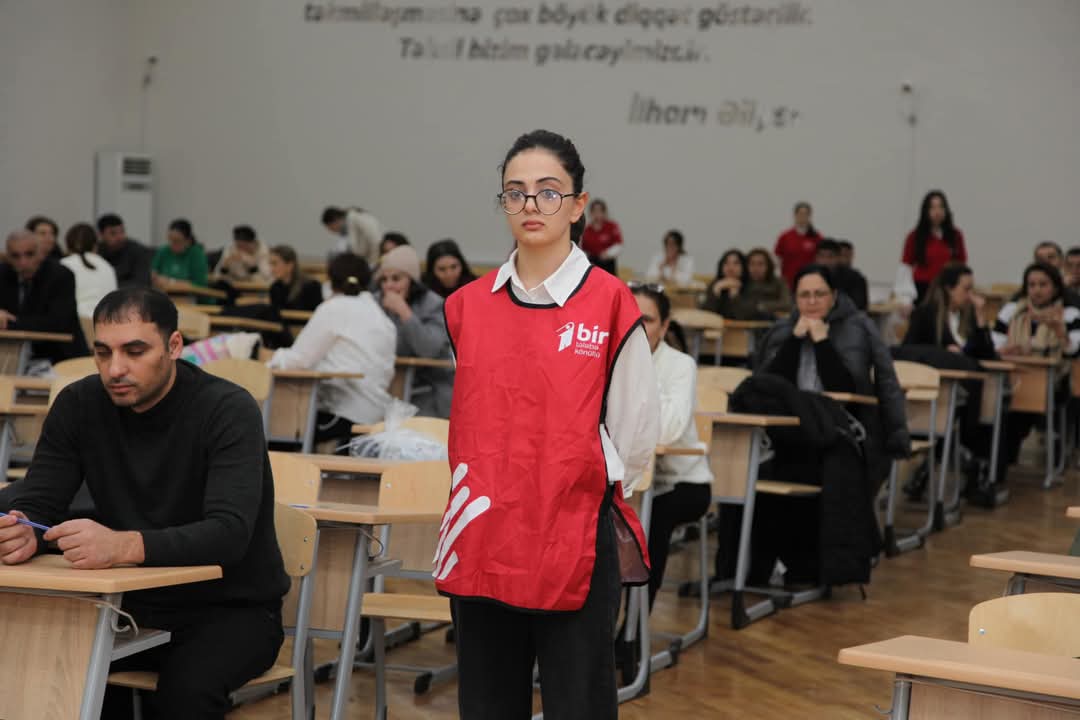 Tələbə-könüllülər direktorların işə qəbulu müsabiqəsində fəal dəstək göstəriblər