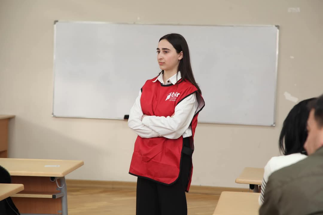 Tələbə-könüllülər direktorların işə qəbulu müsabiqəsində fəal dəstək göstəriblər