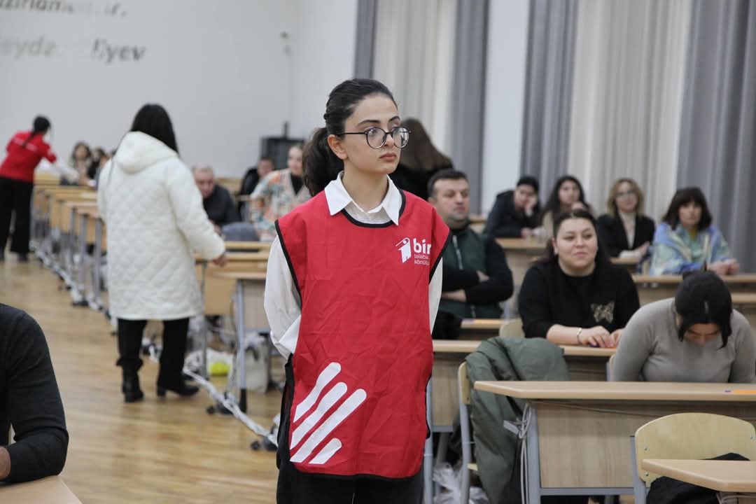 Tələbə-könüllülər direktorların işə qəbulu müsabiqəsində fəal dəstək göstəriblər