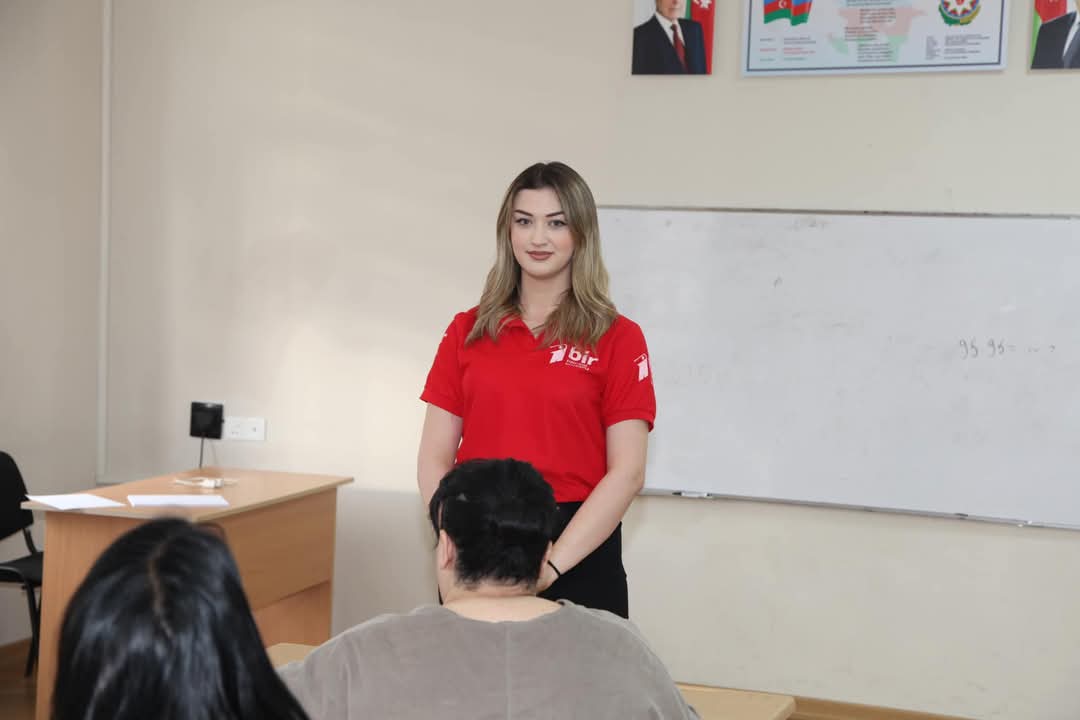 Tələbə-könüllülər direktorların işə qəbulu müsabiqəsində fəal dəstək göstəriblər