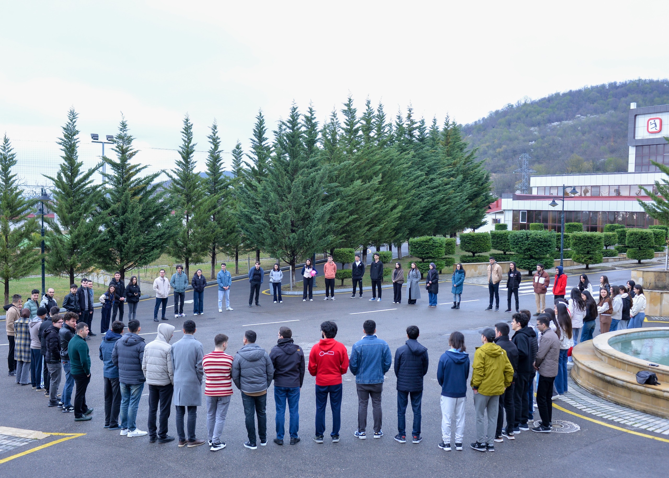 Tələbə yaz məktəbləri uğurla davam edir 