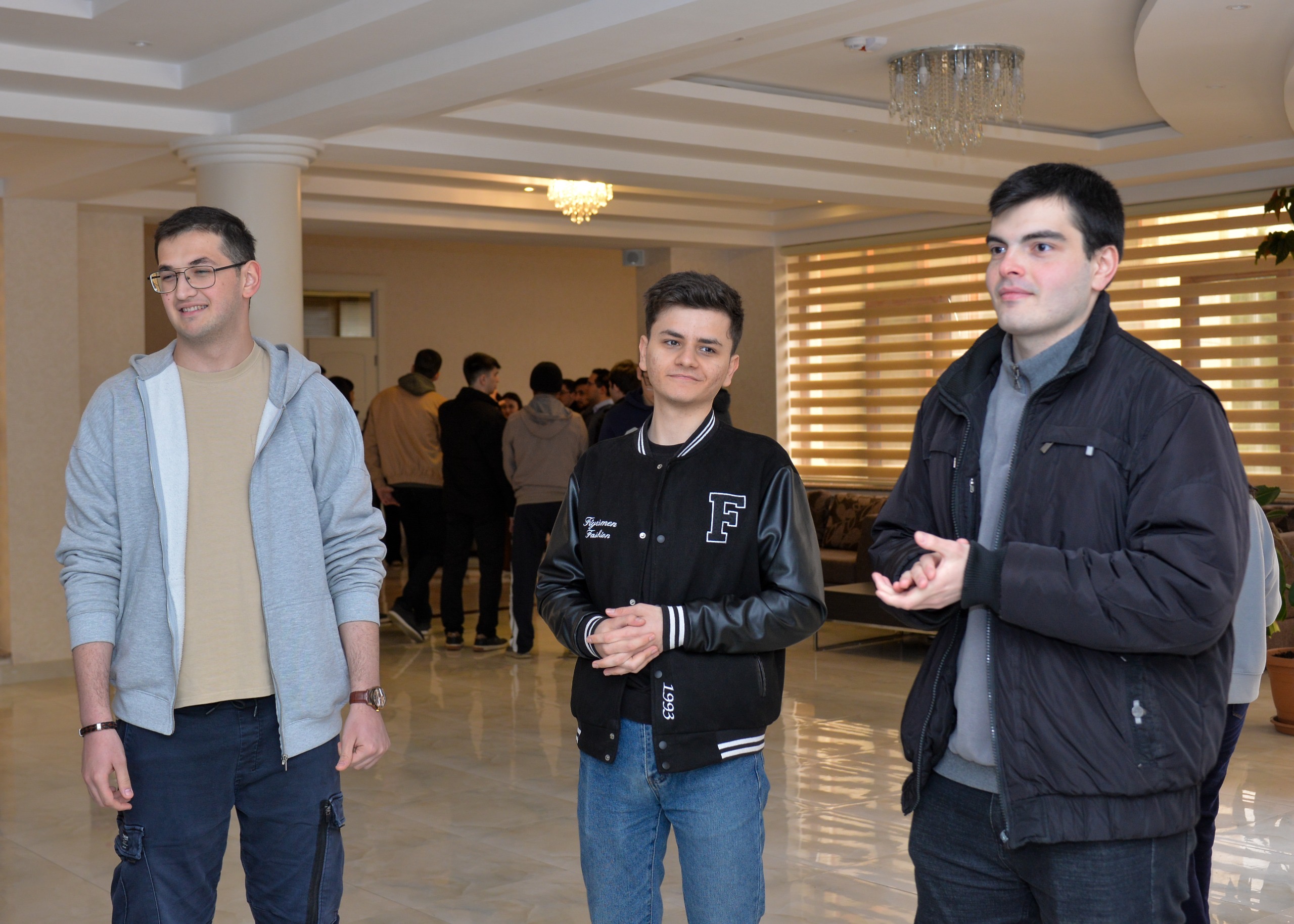 Tələbə yaz məktəbləri uğurla davam edir