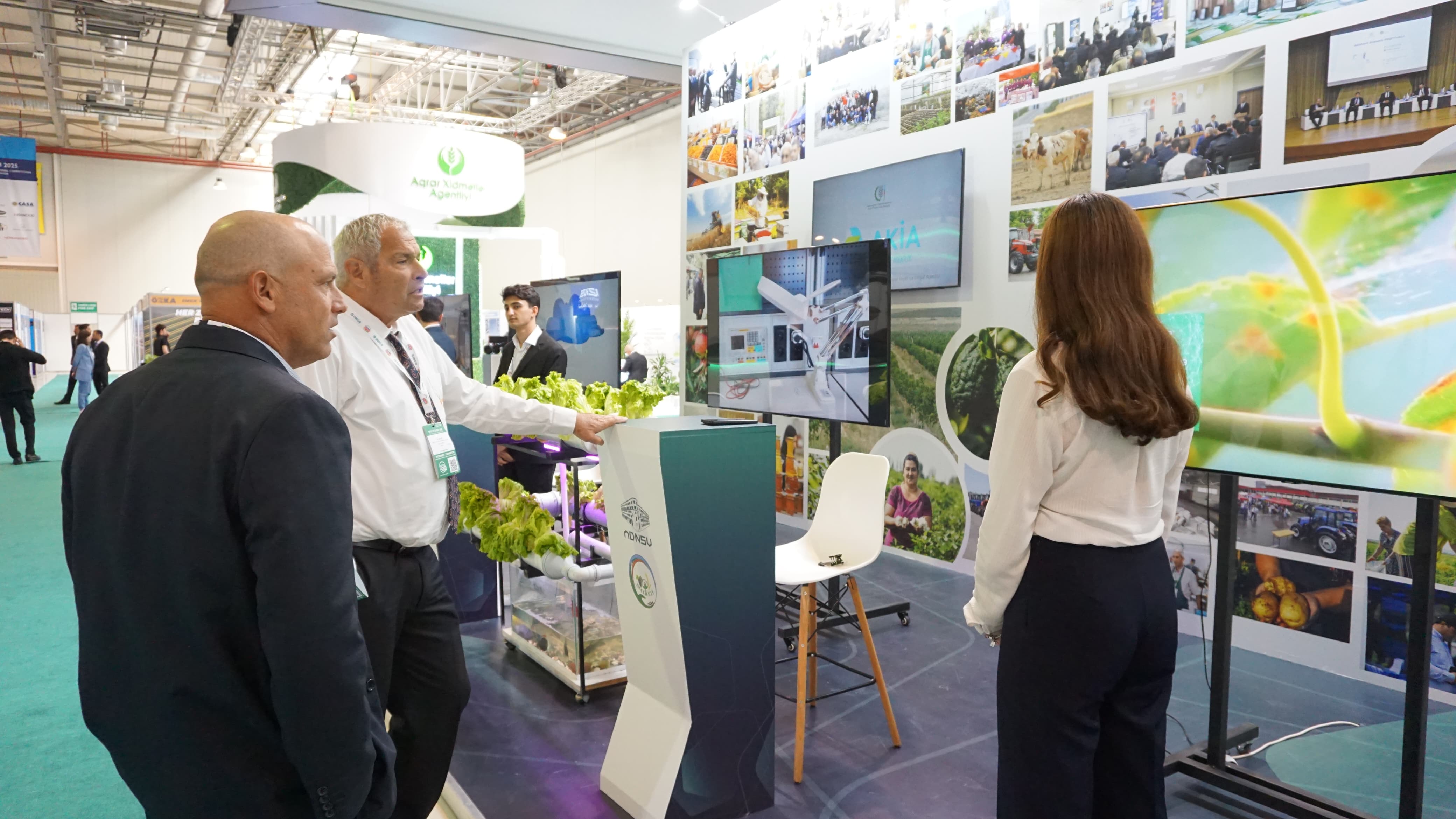 Tələbələr dövlət başçısına aqro startap layihələrini təqdim ediblər