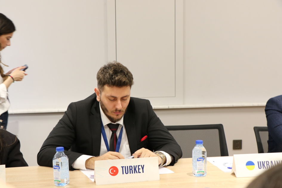 Tələbələr Qərbi Azərbaycanla bağlı problemləri BMT formatında müzakirə ediblər