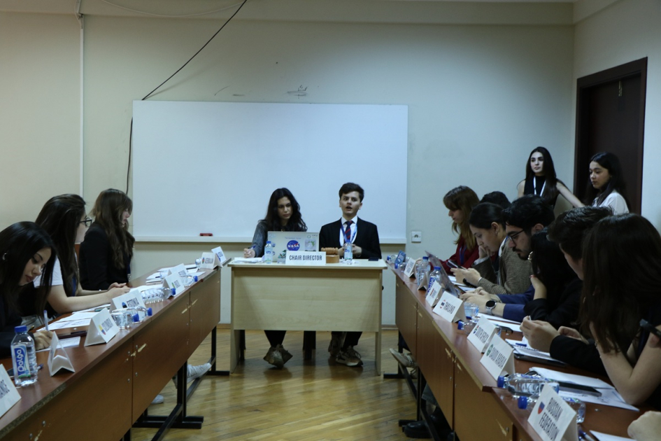 Tələbələr Qərbi Azərbaycanla bağlı problemləri BMT formatında müzakirə ediblər