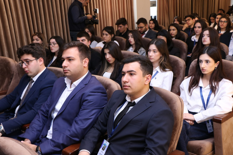 Tələbələr Qərbi Azərbaycanla bağlı problemləri BMT formatında müzakirə ediblər