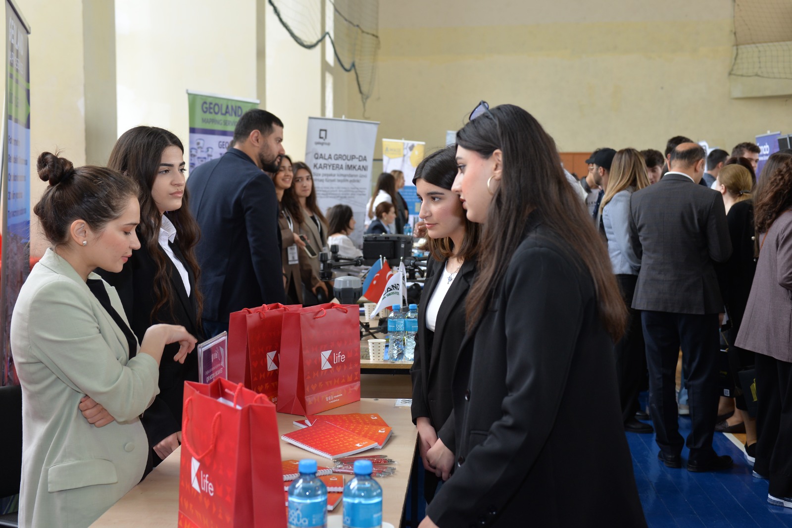 Tələbələr üçün 1500-dən çox iş və təcrübə imkanı – Kimlər yararlandılar? 