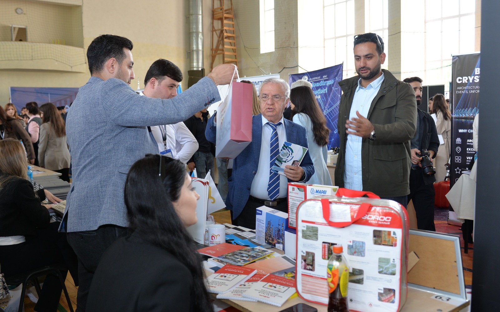 Tələbələr üçün 1500-dən çox iş və təcrübə imkanı – Kimlər yararlandılar?