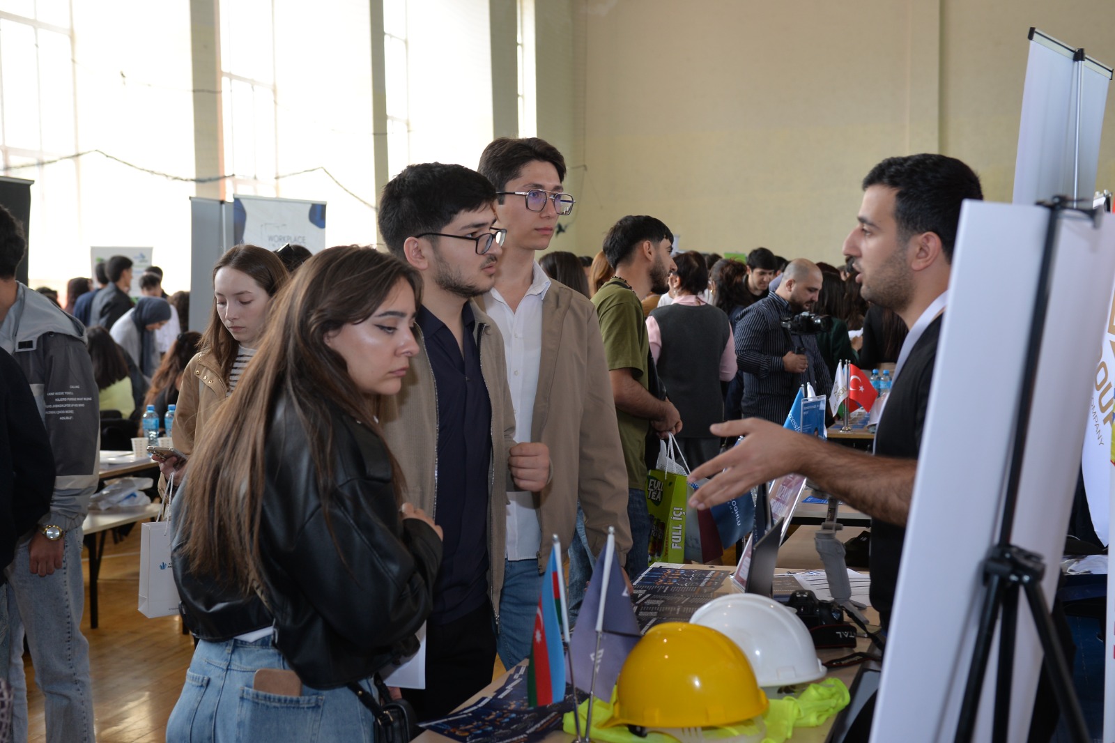 Tələbələr üçün 1500-dən çox iş və təcrübə imkanı – Kimlər yararlandılar?