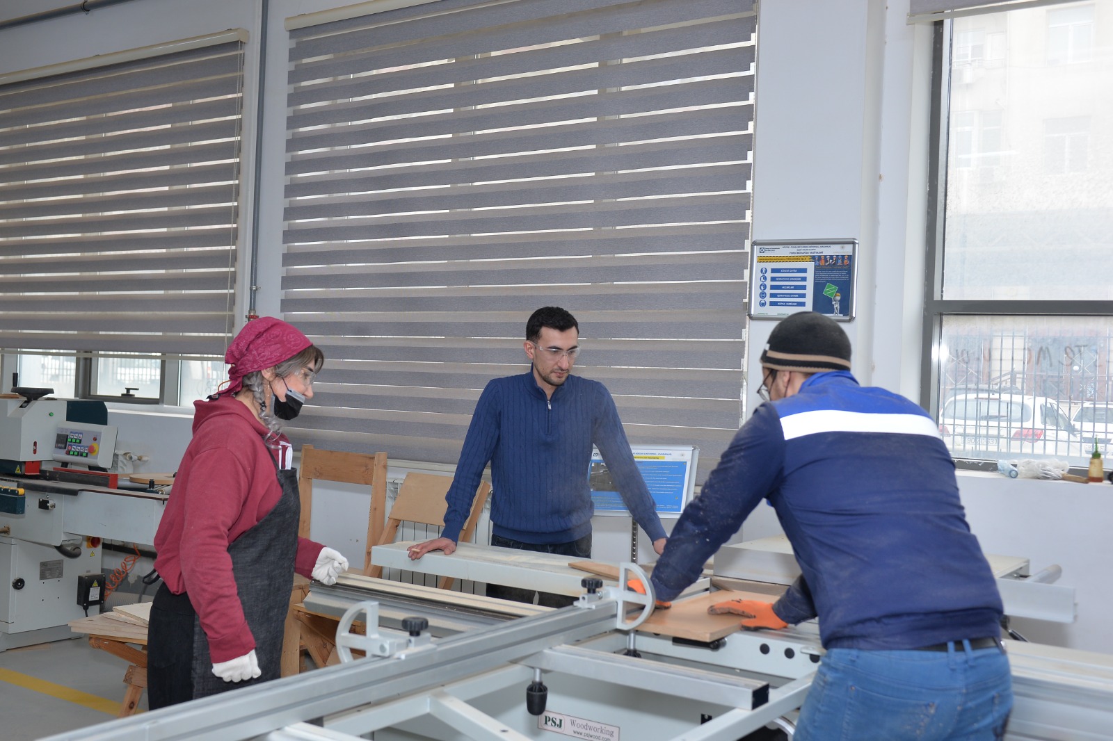 Tələbələri buraxılış imtahanı vermədən iş tapırlar – REPORTAJ 