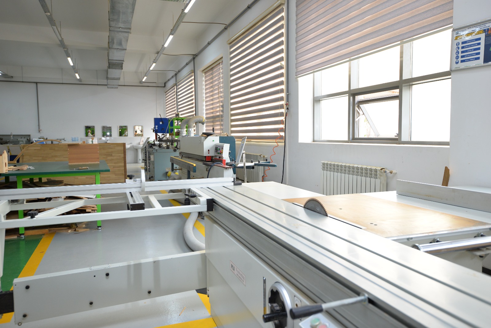 Tələbələri buraxılış imtahanı vermədən iş tapırlar – REPORTAJ