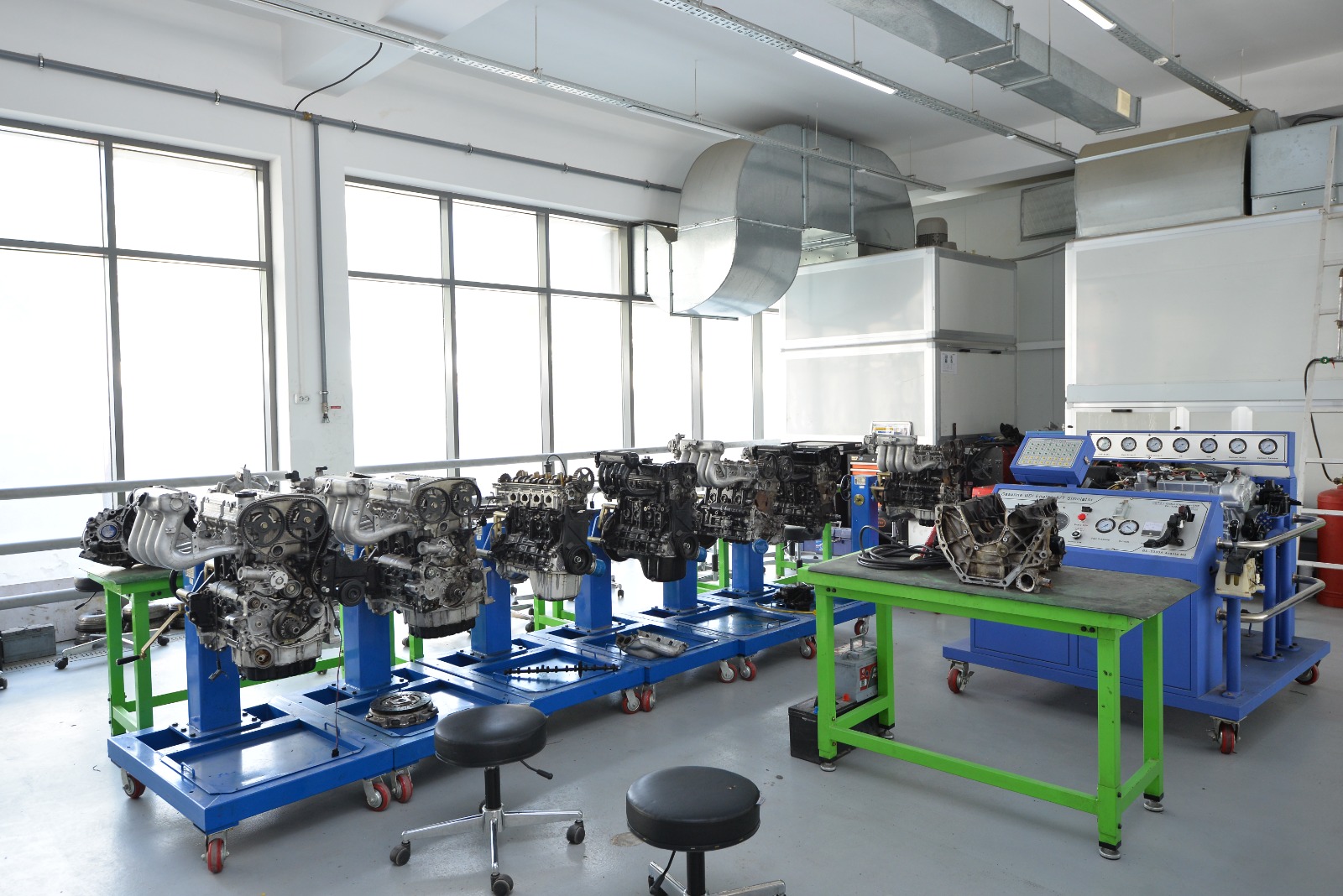 Tələbələri buraxılış imtahanı vermədən iş tapırlar – REPORTAJ