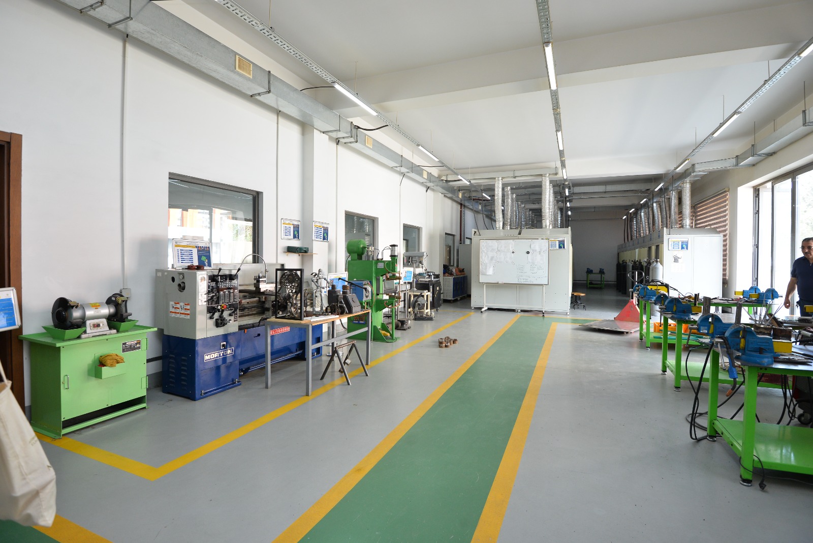 Tələbələri buraxılış imtahanı vermədən iş tapırlar – REPORTAJ