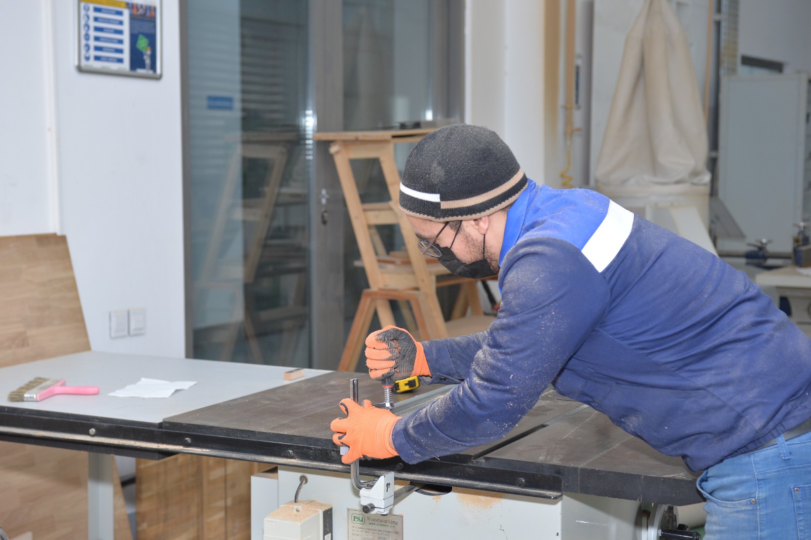 Tələbələri buraxılış imtahanı vermədən iş tapırlar – REPORTAJ