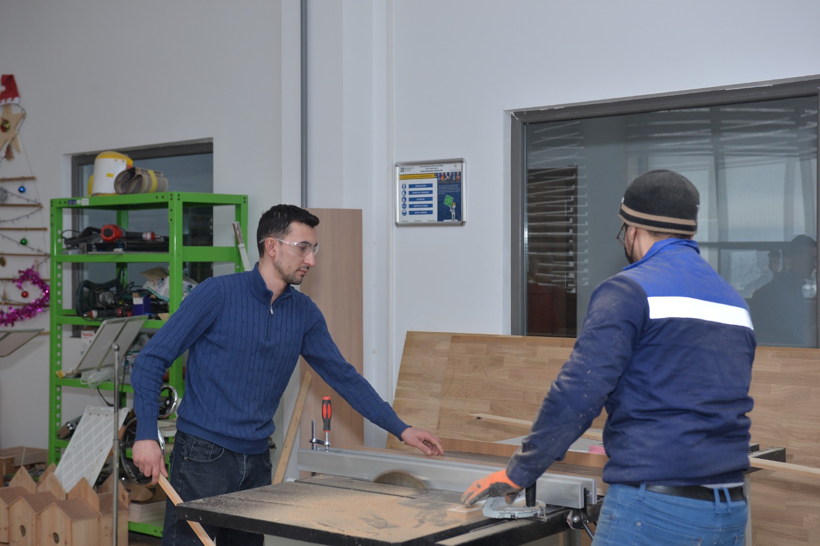 Tələbələri buraxılış imtahanı vermədən iş tapırlar – REPORTAJ