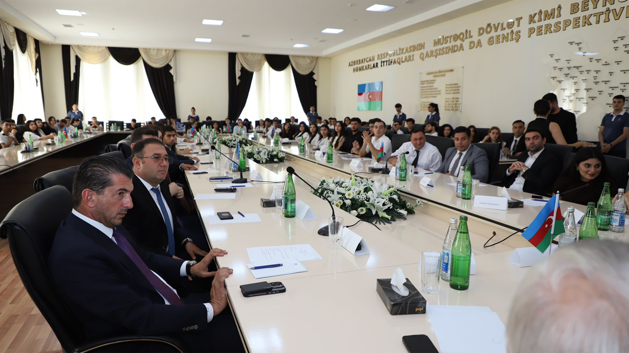 Tələbələrin hüquqi bilikləri və həmrəyliyi müzakirə olunub