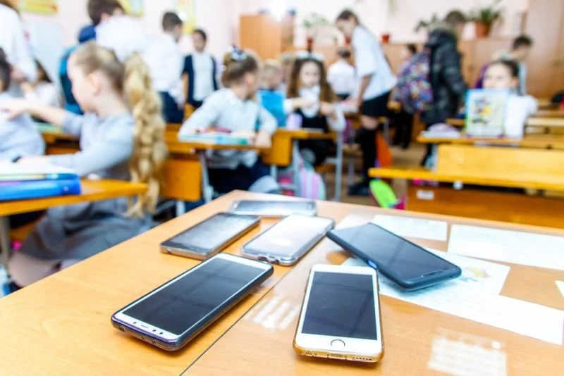 Telefonsuz məktəb siyasəti  