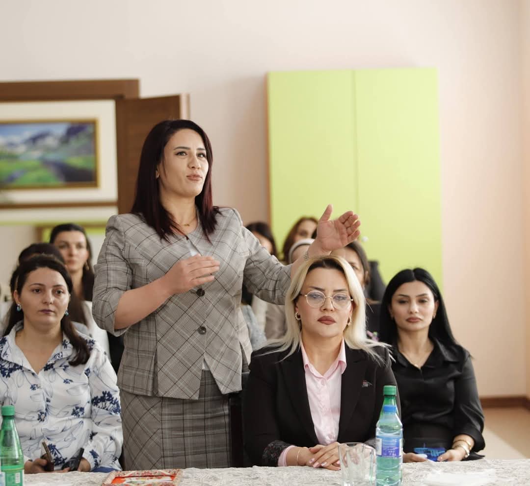 "Tərbiyəçi müəllimlərlə təcrübə mübadiləsi” adlı təlim keçirilib