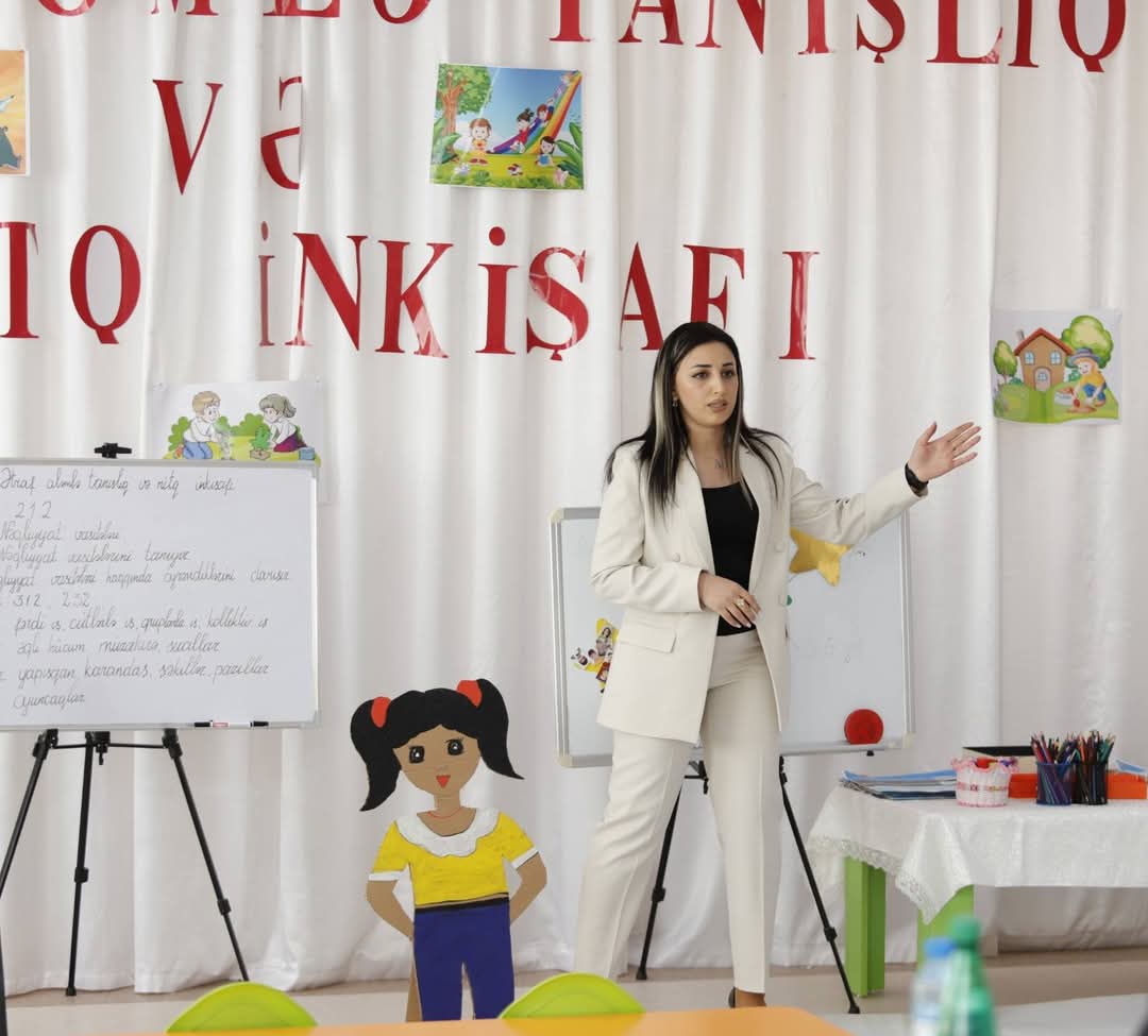 "Tərbiyəçi müəllimlərlə təcrübə mübadiləsi” adlı təlim keçirilib