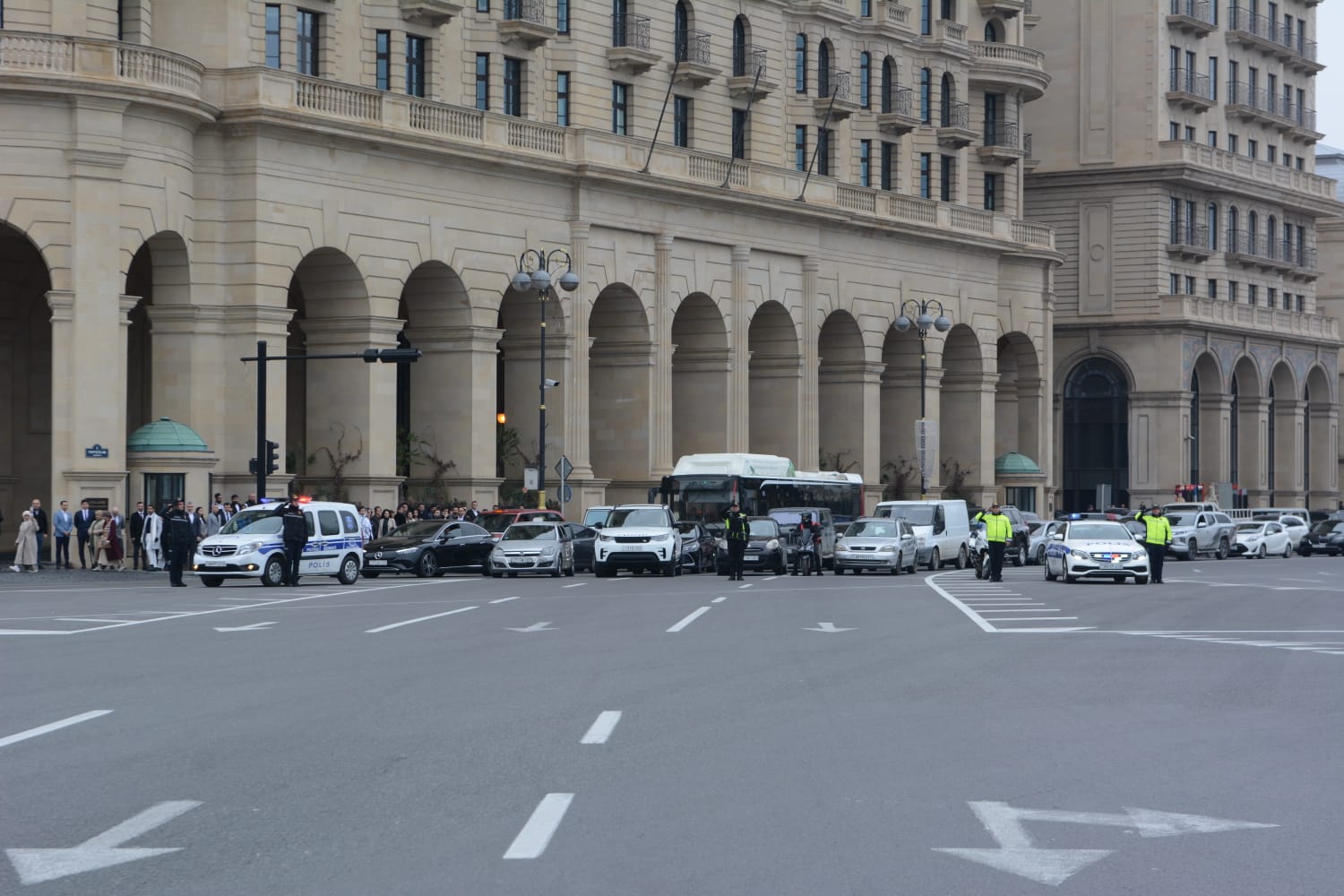 Təyyarə qəzasında həyatını itirən insanların xatirəsi yad edilib 