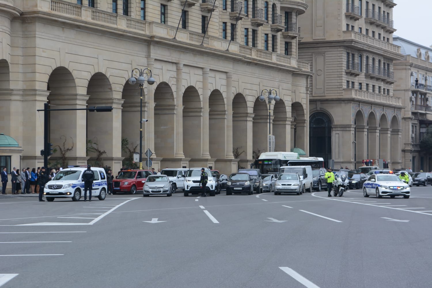 Təyyarə qəzasında həyatını itirən insanların xatirəsi yad edilib