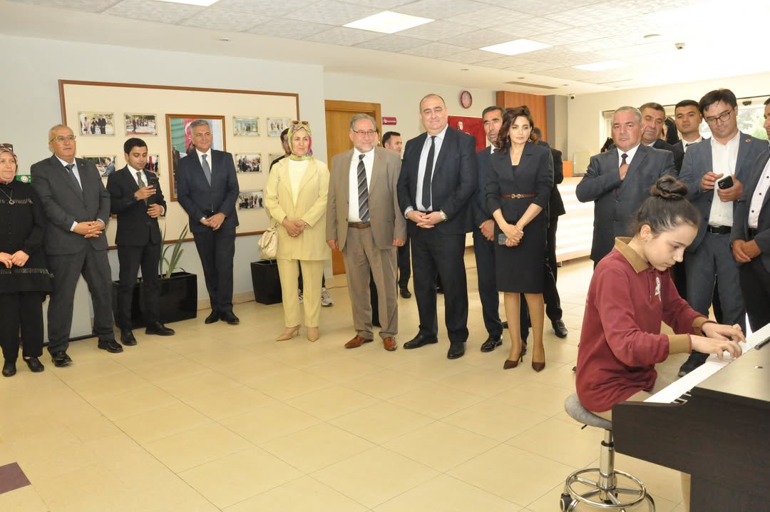 Türkiyəli qonaqlar Mübariz İbrahimov adına Bağça-Məktəb-Lisey Kompleksində olublar