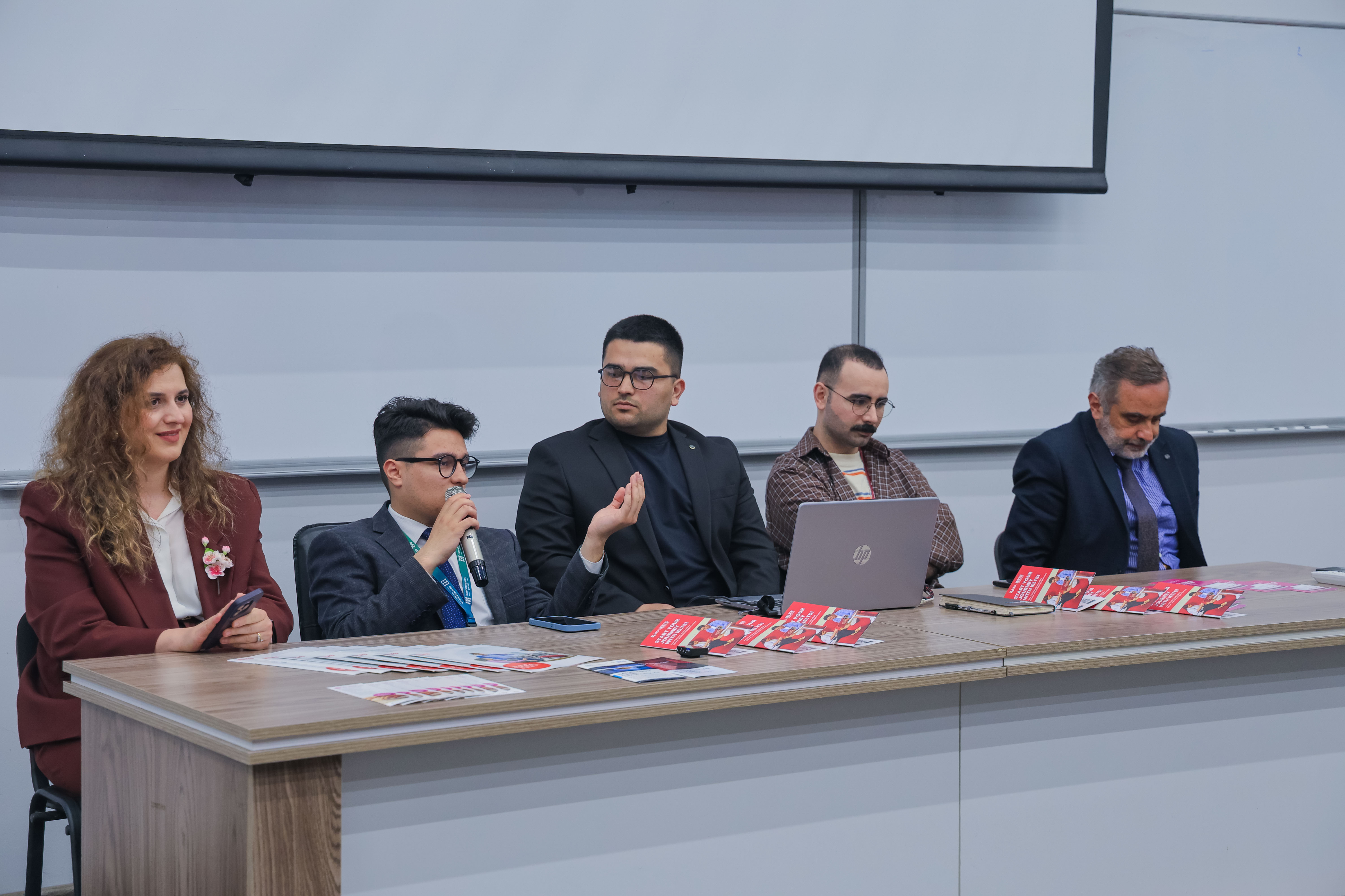 UFAZ-da TələbəPlus kartı ilə bağlı infosessiya keçirilib 