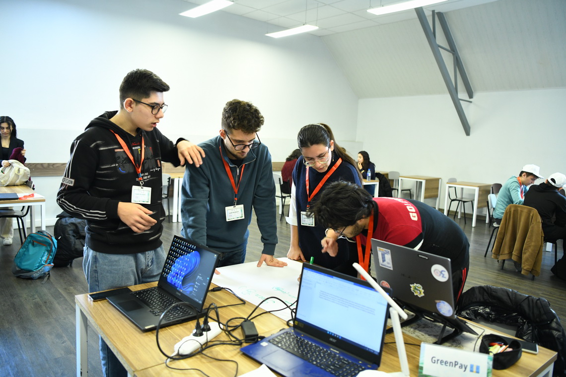 UFAZ-da Yaşıl kimya hakatonu keçirilib 