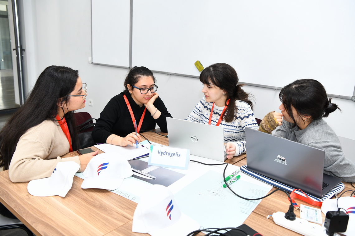 UFAZ-da Yaşıl kimya hakatonu keçirilib