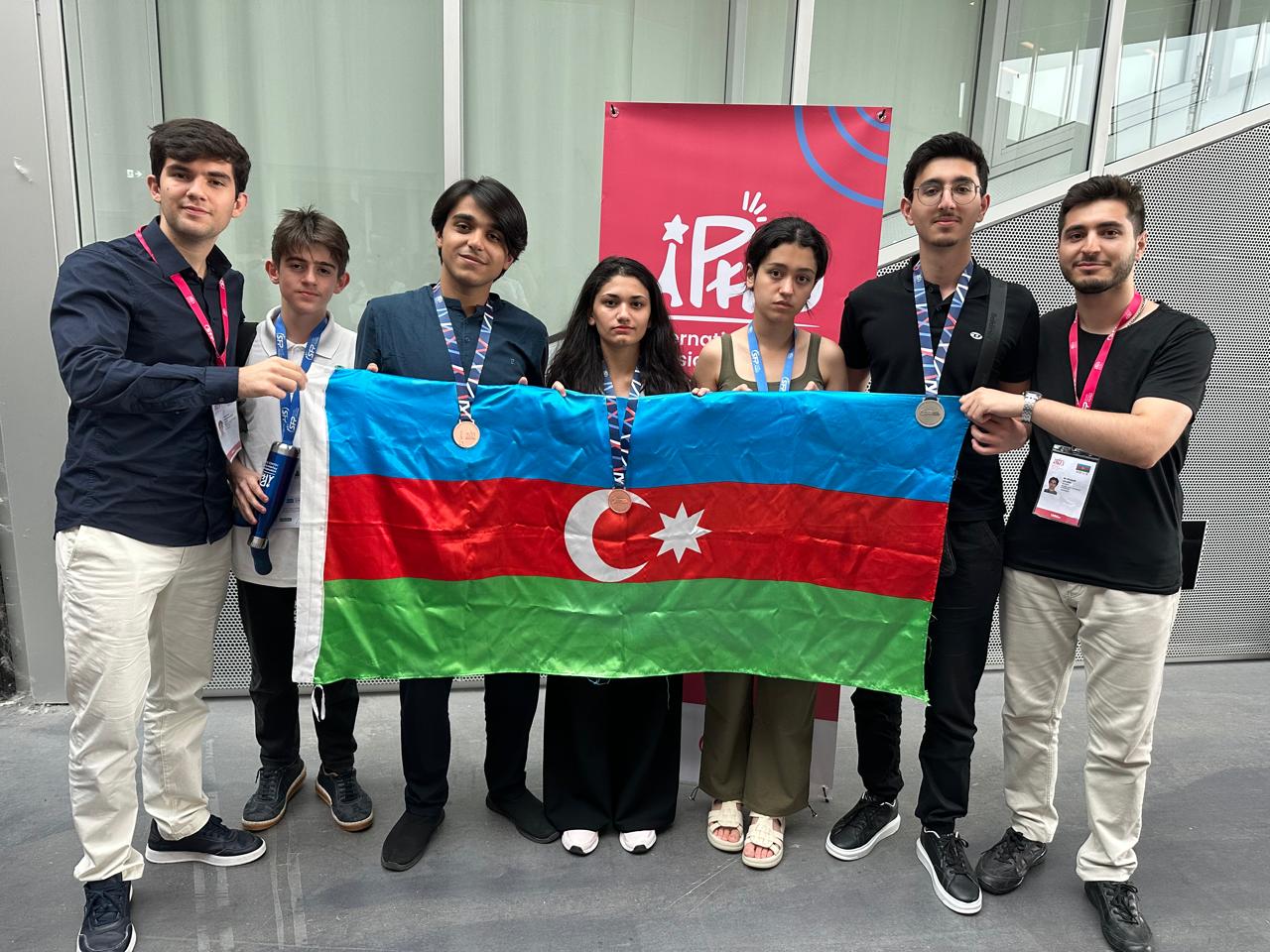 Ulduzlara doğru: Yeniyetmələrimizin elm arenasındakı parlaq uğuru