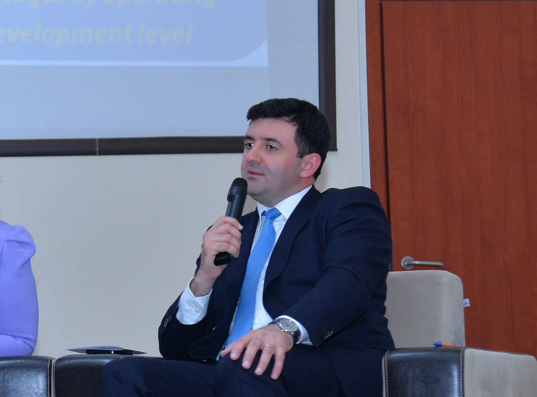 Ümumtəhsil məktəblərinin inkişafı mövzusunda panel müzakirə keçirilib