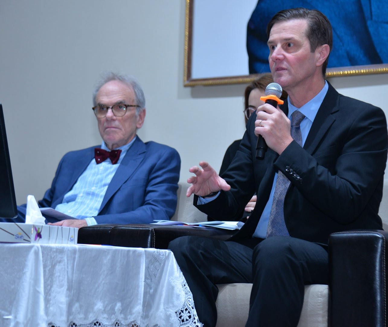 Ümumtəhsil məktəblərinin inkişafı mövzusunda panel müzakirə keçirilib