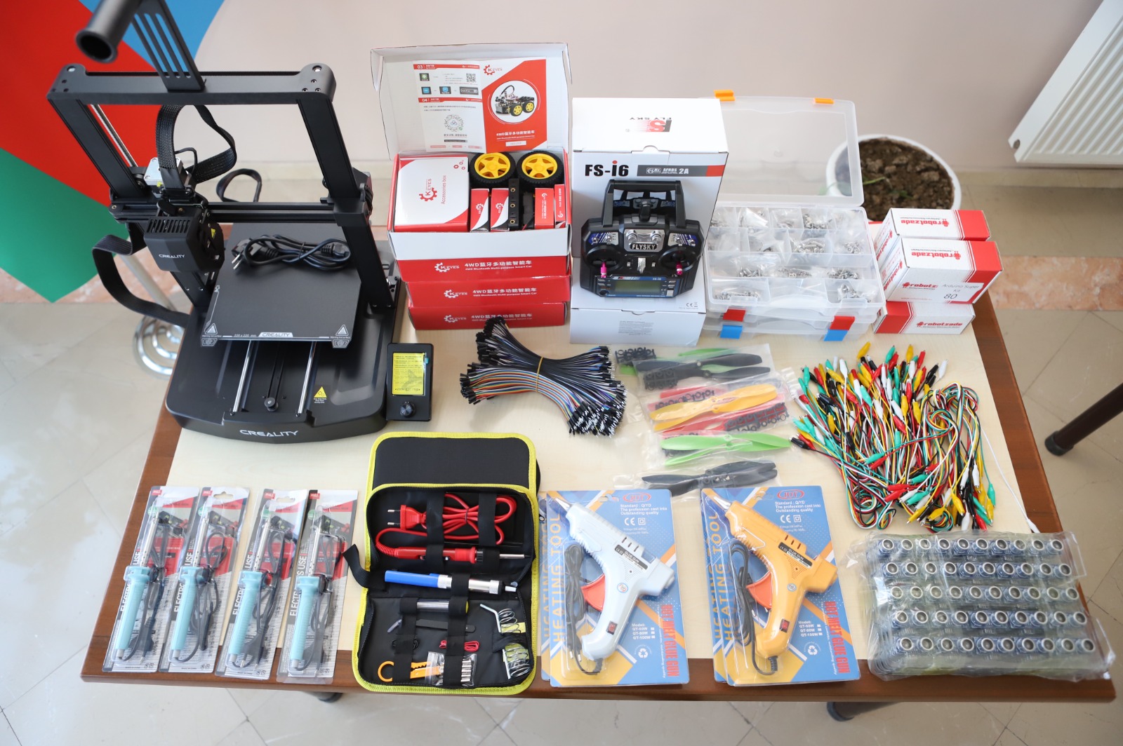 Ümumtəhsil müəssisələrindəki STEAM otaqlarına yeni avadanlıqlar verilib