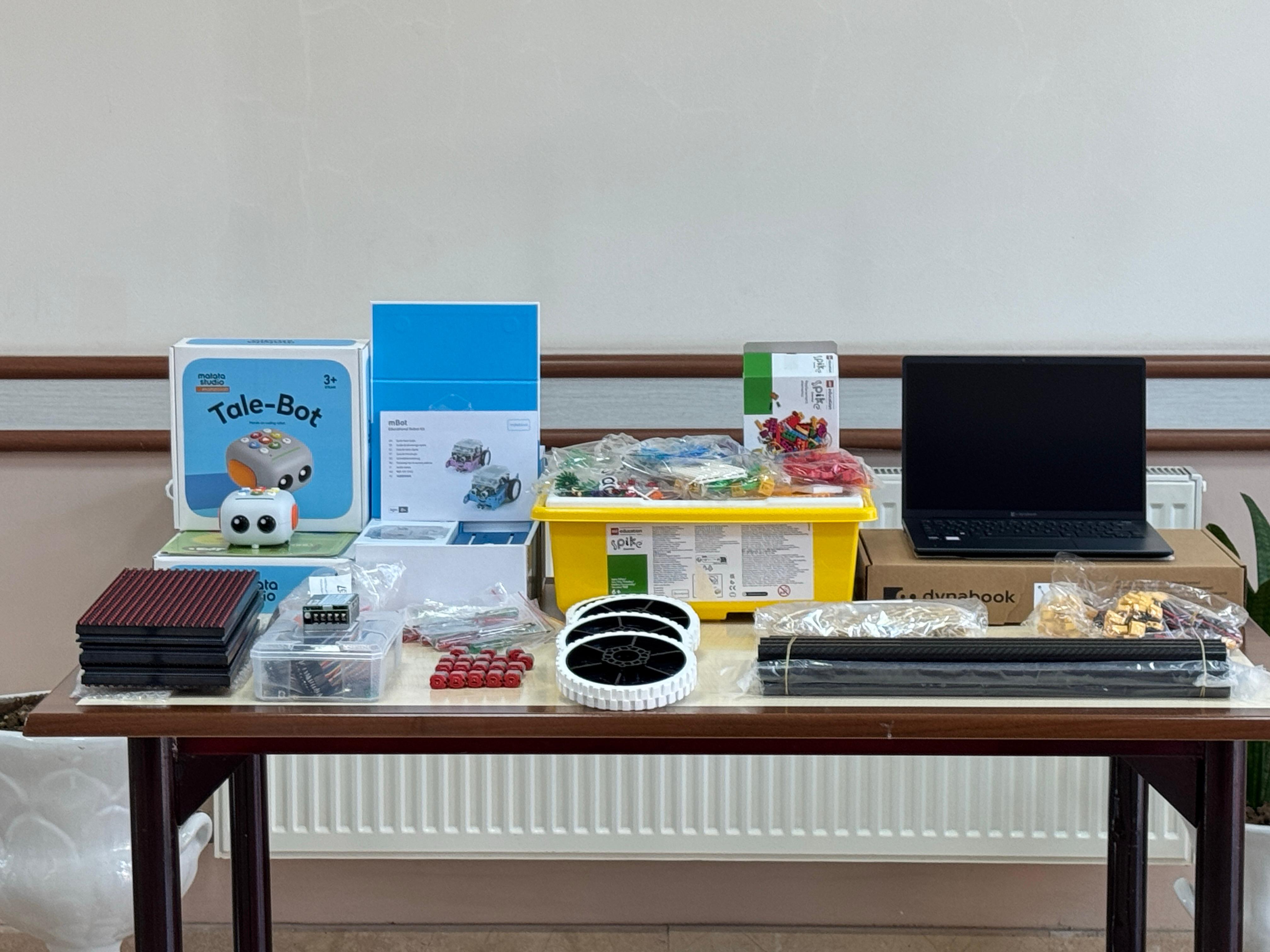 Ümumtəhsil müəssisələrindəki STEAM otaqlarına yeni avadanlıqlar verilib